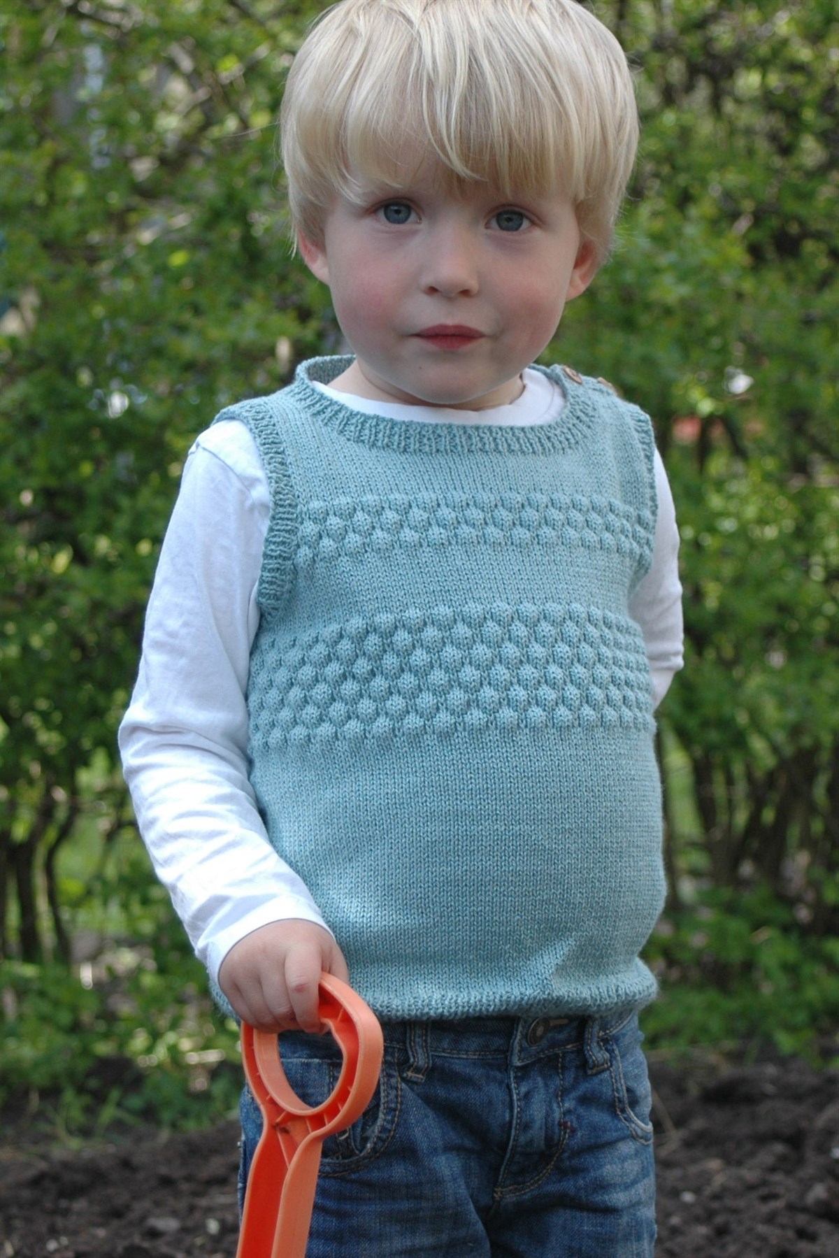 Måge Klan Land 023 BABYVEST MED BOBLER fra CaMaRose
