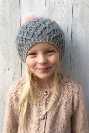 147 ANNA-ROSES BASKERHUE i Lamauld fra CaMaRose