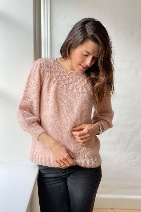 200 BEAUTIFUL SMOCK SWEATER PL PDF