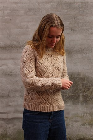 210 HYDRANGEAS SWEATER