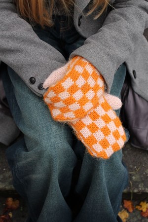 213 CHECKERED MITTENS