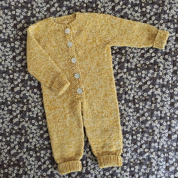 PE 008  SLEEPSUIT